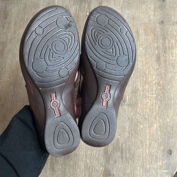 Earth Spirit Flip Flop Dark Brown Sandals with Flower Genuine Leather Size 6 - Picture 6 of 16